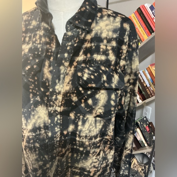 EUC Angry Minnow Flannel Shirt - Size M - Picture 8 of 8